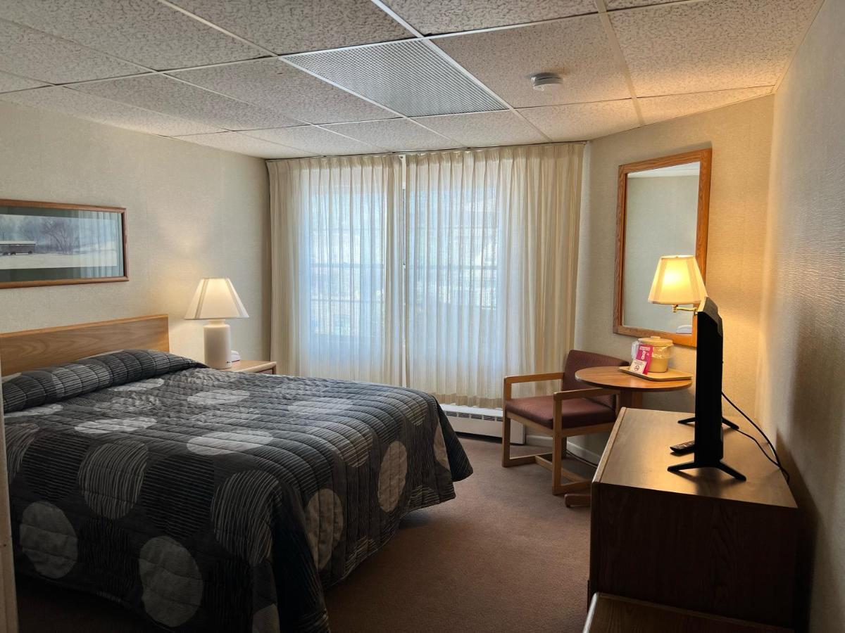 Shoreline Inn Grand Marais Exterior photo