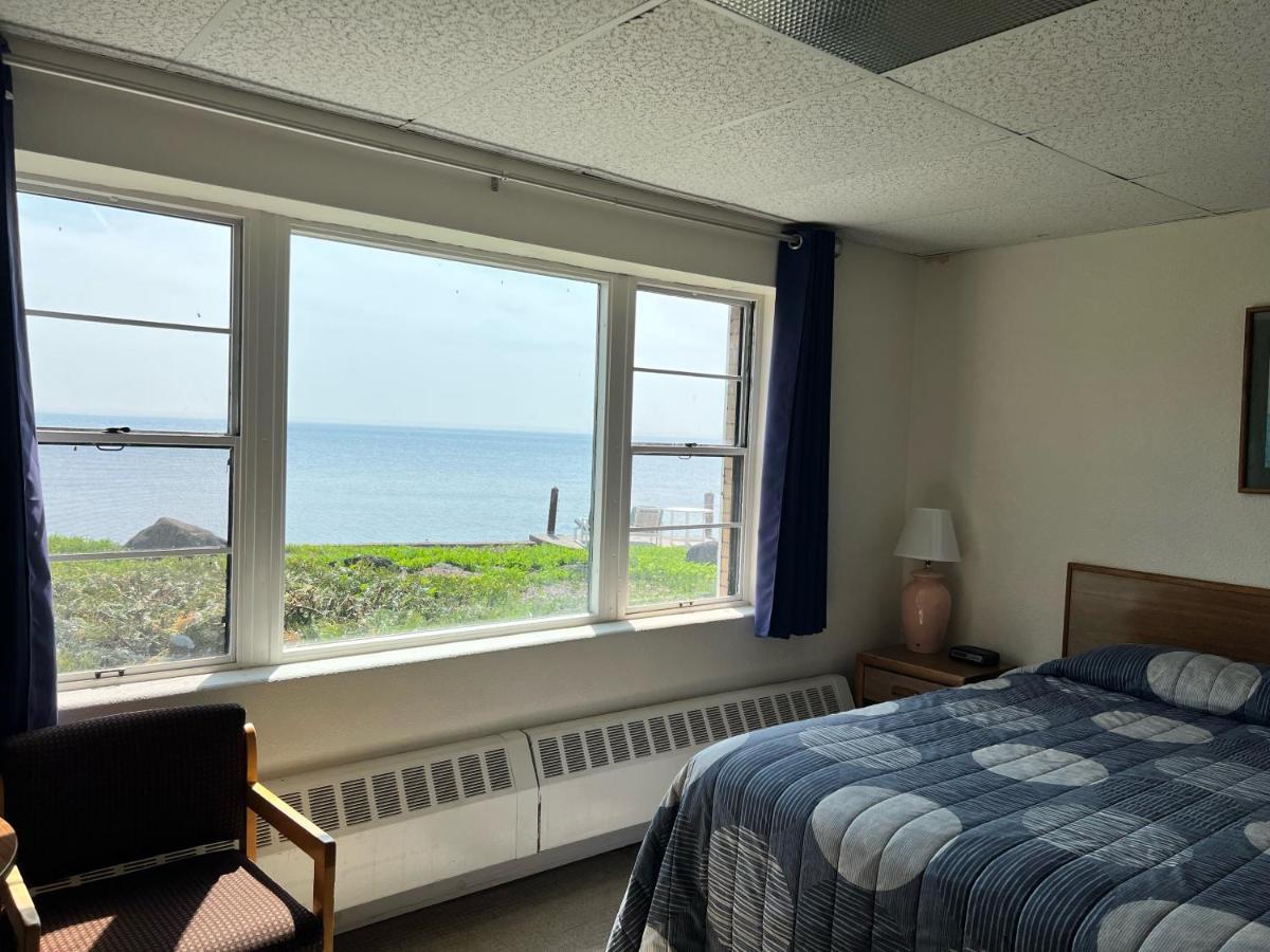 Shoreline Inn Grand Marais Exterior photo